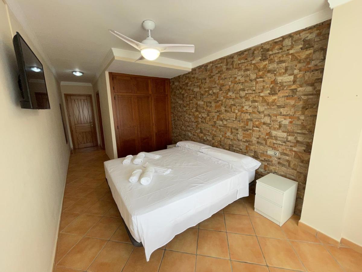 Apartamento En Edificio Albaida, Garaje Y Piscina * Estepona