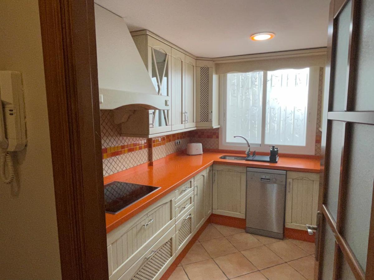 Apartamento En Edificio Albaida, Garaje Y Piscina Appartement