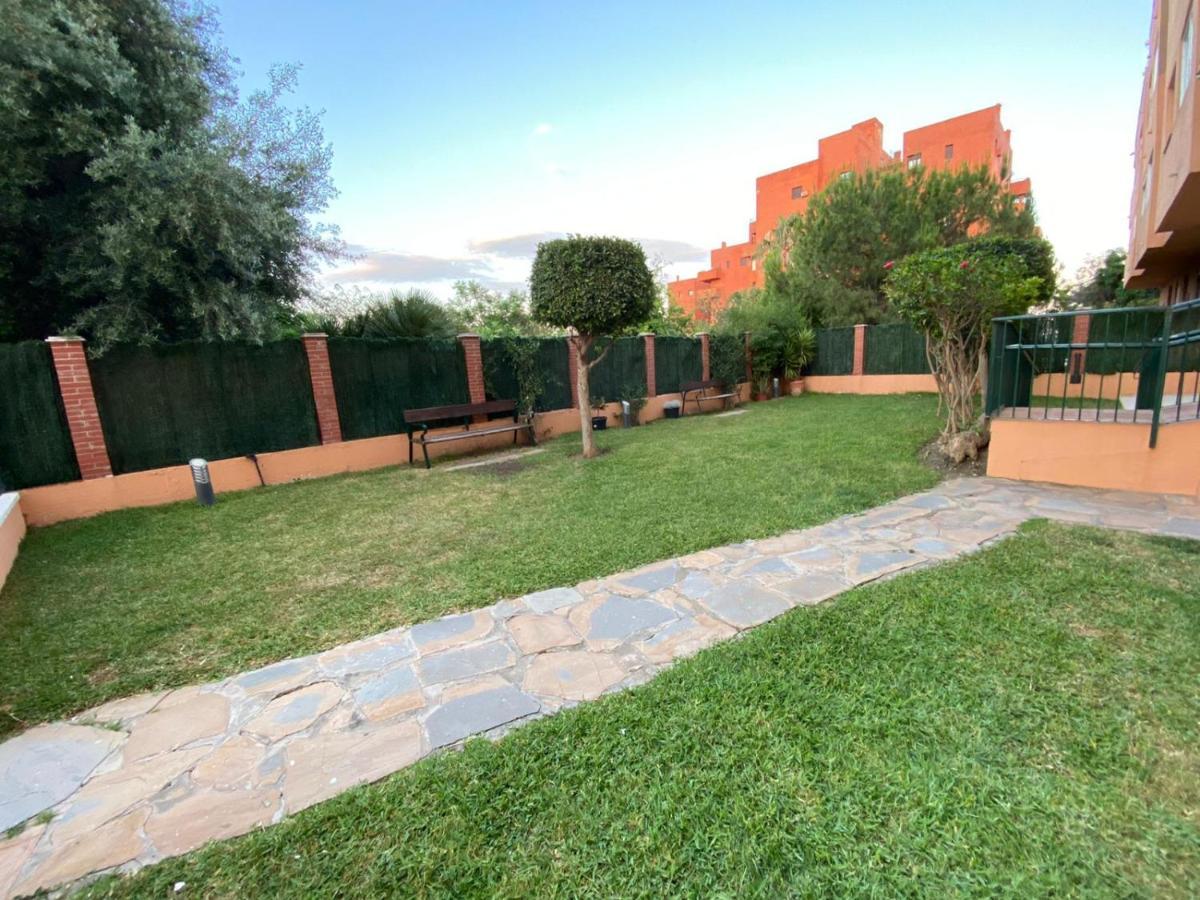 Apartamento En Edificio Albaida, Garaje Y Piscina * Estepona