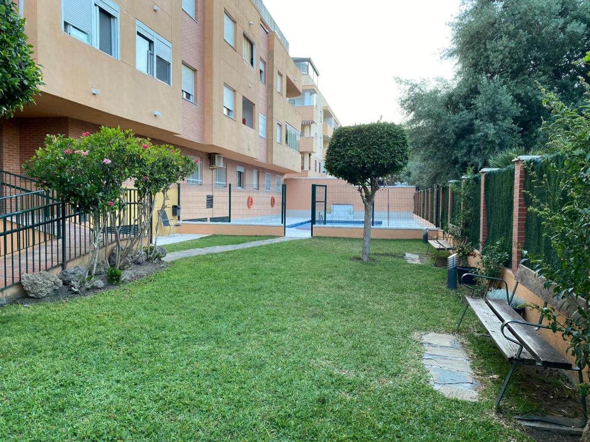 Apartamento En Edificio Albaida, Garaje Y Piscina Estepona